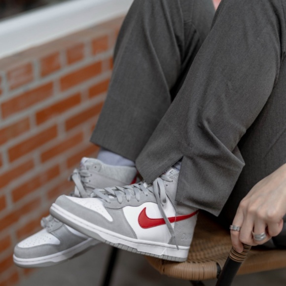 grey and red dunks gs